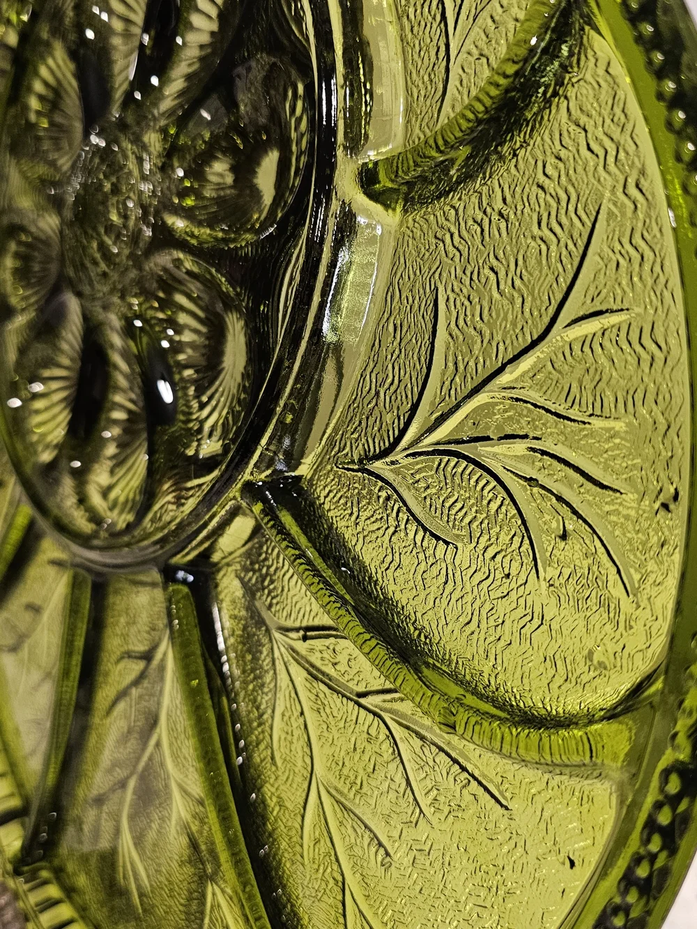 Vintage Indiana Glass Avocado Green Pebble Leaf Deviled Egg Relish Platter 13